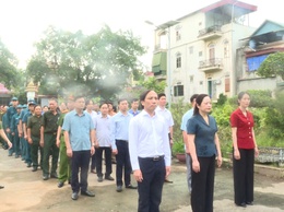 Lãnh đạo xã Vân Đình dâng hương tưởng niệm các anh hùng, liệt sĩ