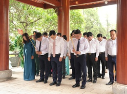 Trang nghiêm lễ dâng hương tưởng niệm các Anh hùng Liệt sĩ tại xã Thạch Thất