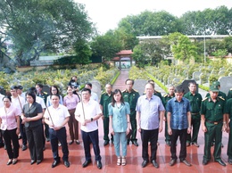 Đoàn lãnh đạo Đảng ủy - HĐND - UBND - UB MTTQ Việt Nam xã Thiên Lộc viếng Nghĩa trang liệt sỹ nhân kỷ niệm 78 năm ngày Thương binh - Liệt sỹ (27/7/1947 - 27/7/2025)