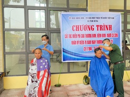 Tam Hưng tổ chức khám, tư vấn sức khỏe và cắt tóc miễn phí cho người có công tại điểm dân cư Thanh Thùy