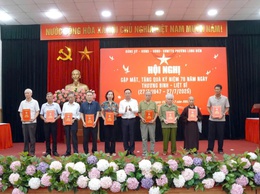 Gặp mặt, tặng quà người có công nhân kỷ niệm 78 năm Ngày Thương binh – Liệt sĩ