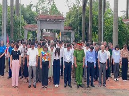 Đảng ủy, HĐND, UBND, UBMTTQ xã Sơn Đồng tổ chức lễ dâng hoa, viếng đài tưởng niệm nhân kỷ niệm 78 năm ngày Thương binh Liệt sỹ