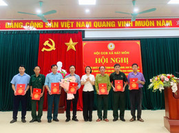 HỘI CCB XÃ HÁT MÔNCÔNG BỐ QUYẾT ĐỊNH VỀ CÔNG TÁC CÁN BỘ VÀ TRIỂN KHAI CHƯƠNG TRÌNH CÔNG TÁC HỘI 6 THÁNG CUỐI NĂM 2025