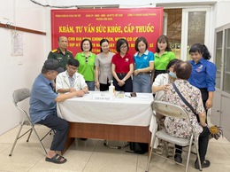Phường Kiến Hưng tổ chức khám bệnh cấp thuốc cho gia đình chính sách và người có công với cách mạng