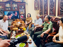 LÃNH ĐẠO CÔNG AN THÀNH PHỐ HÀ NỘI VÀ LÃNH ĐẠO PHƯỜNG KIM LIÊN THĂM HỎI THƯƠNG BINH NGUYỄN NGỌC NĂM NHÂN KỶ NIỆM 78 NĂM NGÀY THƯƠNG BINH – LIỆT SĨ