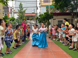 HOẠT ĐỘNG GIAO LƯU TRẢI NGHIỆM “TRẠI HÈ VUI VẺ” CỦA CÁC BÉ TRƯỜNG MẦM NON THỊNH LIỆT