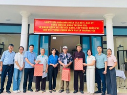 Khám bệnh, chăm sóc sức khỏe, cấp phát thuốc miễn phí cho 107 đối tượng chính sách tại xã Thường Tín