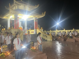 Ứng Hòa tổ chức Lễ thắp nến tri ân nhân kỷ niệm 78 năm ngày Thương binh - Liệt sĩ (27/7/1947-27/7/2025).