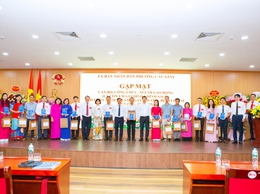 UBND phường Cầu Giấy tổ chức gặp mặt, tặng quà cán bộ, công chức, người lao động là con em gia đình chính sách nhân dịp kỷ niệm 78 năm Ngày Thương binh - Liệt sỹ