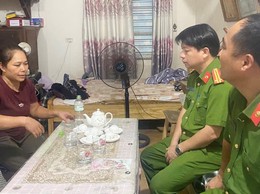 Công an xã Dương Hoà thăm, tặng quà tri ân gia đình chính sách nhân kỷ niệm 78 năm ngày Thương binh, Liệt sĩ 27/7