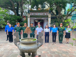 Đảng ủy, Uỷ ban Mặt trận Tổ quốc Việt Nam phường Phương Liệt trang trọng tổ chức Lễ dâng hương tưởng niệm các anh hùng liệt sĩ