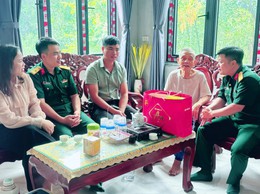 XÃ TRUNG GIÃ PHỐI HỢP VỚI TIỂU ĐOÀN CÔNG BINH THĂM, TẶNG QUÀ NGƯỜI CÓ CÔNG NHÂN KỶ NIỆM 78 NĂM NGÀY THƯƠNG BINH - LIỆT SĨ