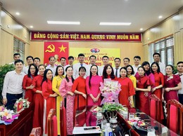 CHI BỘ PHÒNG KINH TẾ XÃ TRUNG GIÃ TỔ CHỨC ĐẠI HỘI NHIỆM KỲ 2025-2030