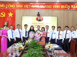 CÁC CHI BỘ TRỰC THUỘC ĐẢNG BỘ CÁC CƠ QUAN ĐẢNG XÃ TRUNG GIÃ: TỔ CHỨC ĐẠI HỘI VỚI 2 NỘI DUNG TRỌNG TÂM