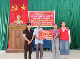 Hội Chữ thập đỏ xã Ứng Thiên trao quà hỗ trợ gia đình anh Nguyễn Văn Vinh, thôn Viên Ngoại