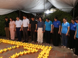 Phường Dương Nội tổ chức Lễ thắp nến tri ân các anh hùng liệt sỹ tại Nghĩa trang Liệt sỹ phường