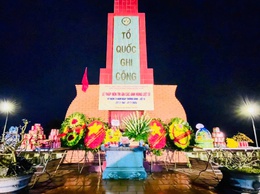 Xã Thường Tín đồng loạt tổ chức Lễ thắp nến tri ân và Lễ cầu siêu tại 8 điểm nghĩa trang liệt sĩ.