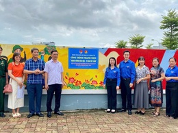 Tranh tường bích hoạ của thanh niên xã Thanh Trì: Điểm tô cảnh quan làng quê, khơi dậy lòng tự hào, tinh thần yêu nước trong mỗi người dân.