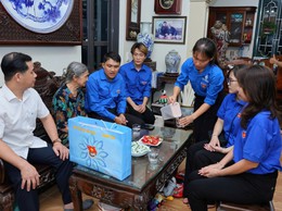 ĐOÀN TNCS HỒ CHÍ MINH PHƯỜNG HOÀNG MAI -  GỬI TRỌN NGHĨA TÌNH TỚI CÁC GIA ĐÌNH CHÍNH SÁCH