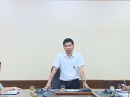 UBND xã làm việc với các hộ gia đình có hành vi vận chuyển rác thải sinh hoạt, phế liệu về tập kết trái quy định trên đất nông nghiệp