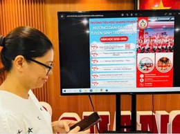 Tưng bừng khởi động mùa tuyển sinh trực tuyến năm học 2025 - 2026 tại phường Cửa Nam