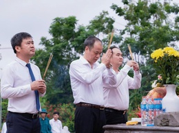 ĐẢNG UỶ-HĐND-UBND-UBMTTQ VIỆT NAM XÃ KIM ANH DÂNG HƯƠNG TƯỞNG NIỆM CÁC ANH HÙNG LIỆT SĨ