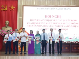 UBND xã Bát Tràng công bố các quyết định thành lập tổ chức bộ máy và công tác cán bộ sau sắp xếp đơn vị hành chính