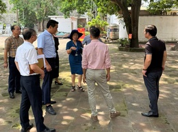 Đồng chí Chủ tịch UBND phường Long Biên, kiểm tra hiện trường, tiến độ triển khai các dự án