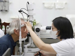 Phường Hà Đông khám sức khỏe, tặng quà đối tượng chính sách, người có công