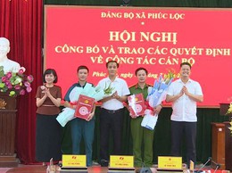 Đảng ủy xã Phúc Lộc tổ chức Hội nghị công bố và trao các Quyết định về công tác cán bộ