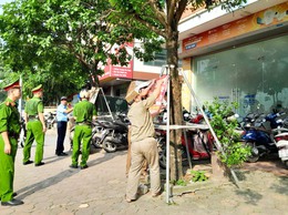 Xã Quốc Oai ra quân xử lý vi phạm trật tự đô thị, lập lại “đường thông, hè thoáng”