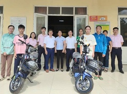 Phòng giao dịch Ngân hàng Chính sách xã hội Ba Vì  lan tỏa yêu thương và tiếp thêm động lực học tập cho các em học sinh nghèo hiếu học