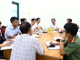 Đồng chí Nguyễn Trúc Anh - Thành ủy viên, Bí thư Đảng ủy, Chủ tịch HĐNĐ xã Sơn Đồng tiếp công dân định kỳ tháng 7/2025