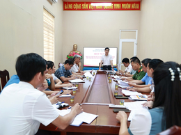 Tiểu ban Tổ chức, phục vụ Đại hội đại biểu Đảng bộ xã Ứng Thiên lần thứ I, nhiệm kỳ 2025 – 2030 nghe 03 Tổ giúp việc báo cáo công tác chuẩn bị