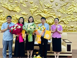 UBND xã trao Quyết định công tác cán bộ