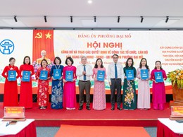 Phường Đại Mỗ công bố và trao các Quyết định về công tác tổ chức, cán bộ