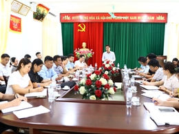 Chủ tịch UBND xã Sơn Đồng làm việc với Phòng kinh tế xã về triển khai thực hiện nhiệm vụ sau sắp xếp