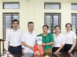 Công việc là số 1, sẻ chia để trao yêu thương