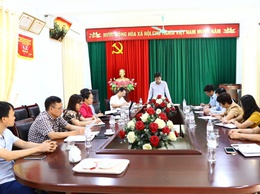 Chủ tịch UBND xã Sơn Đồng làm việc với Trung tâm Văn hóa - Thông tin và Thể thao xã về triển khai thực hiện nhiệm vụ tháng 7