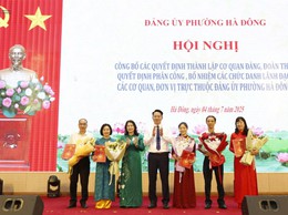 Phường Hà Đông công bố các quyết định về công tác cán bộ