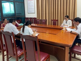 Đồng chí Nguyễn Huy Hoàng – Phó Bí thư Đảng uỷ, Chủ tịch UBND xã Hoài Đức tiếp công dân định kỳ tháng 7