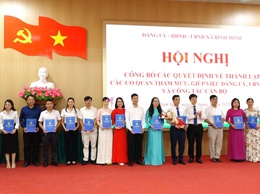 Công bố các quyết định công tác, cán bộ phòng Kinh tế xã Bình Minh