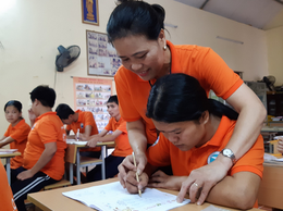 Người phụ nữ hơn một thập kỷ dành trọn yêu thương cho trẻ em khuyết tật