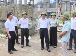 Lãnh đạo xã Phúc Thọ kiểm tra thực tế các công trình xây dựng cơ bản trên địa bàn