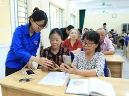Tây Hồ hướng dẫn đảng viên cài đặt ứng dụng giải quyết thủ tục hành chính của Đảng