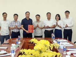 Xuân Mai: Trao các Quyết định bổ nhiệm lãnh đạo Ban xây dựng Đảng, Văn phòng Đảng ủy; thành lập Đảng bộ các cơ quan Đảng và Đảng bộ UBND xã Xuân Mai