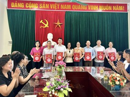Hội nghị trao Quyết định tiếp nhận và phân công công tác cho chuyên viên Ủy ban MTTQ Việt Nam xã Phúc Lộc