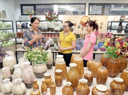 Nghệ nhân Hà Thị Vinh – Người giữ lửa làng nghề Bát Tràng
