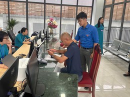 Đoàn thanh niên phường Phú Thượng ra quân hỗ trợ vận hành mô hình chính quyền địa phương 2 cấp và cung cấp dịch vụ công trực tuyến tại cơ sở.
