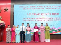 Lễ trao quyết định của Hội Liên hiệp Phụ nữ thành phố Hà Nội về công tác cán bộ tại phường Chương Mỹ